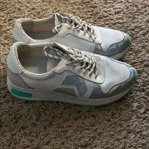 Dolce Vita Sneaker. Size 8.5